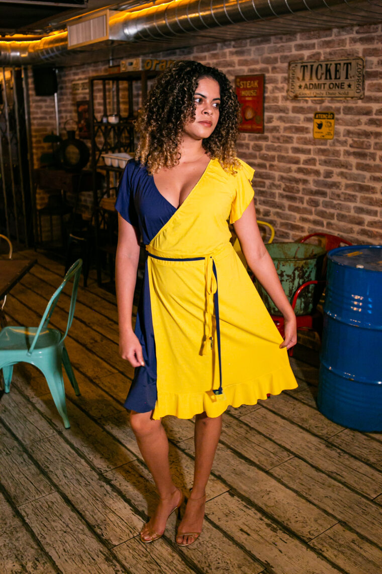 Wrap Dress Curto Bicolor Azul e Amarelo